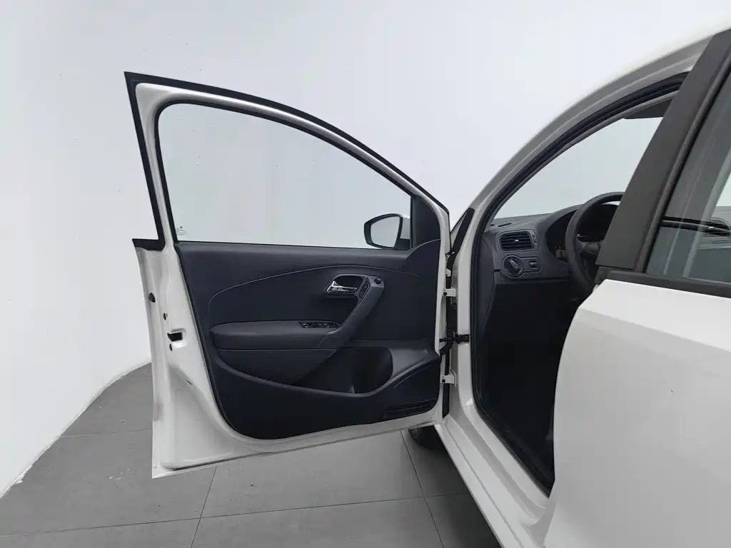 Volkswagen Polo — миниатюра 8