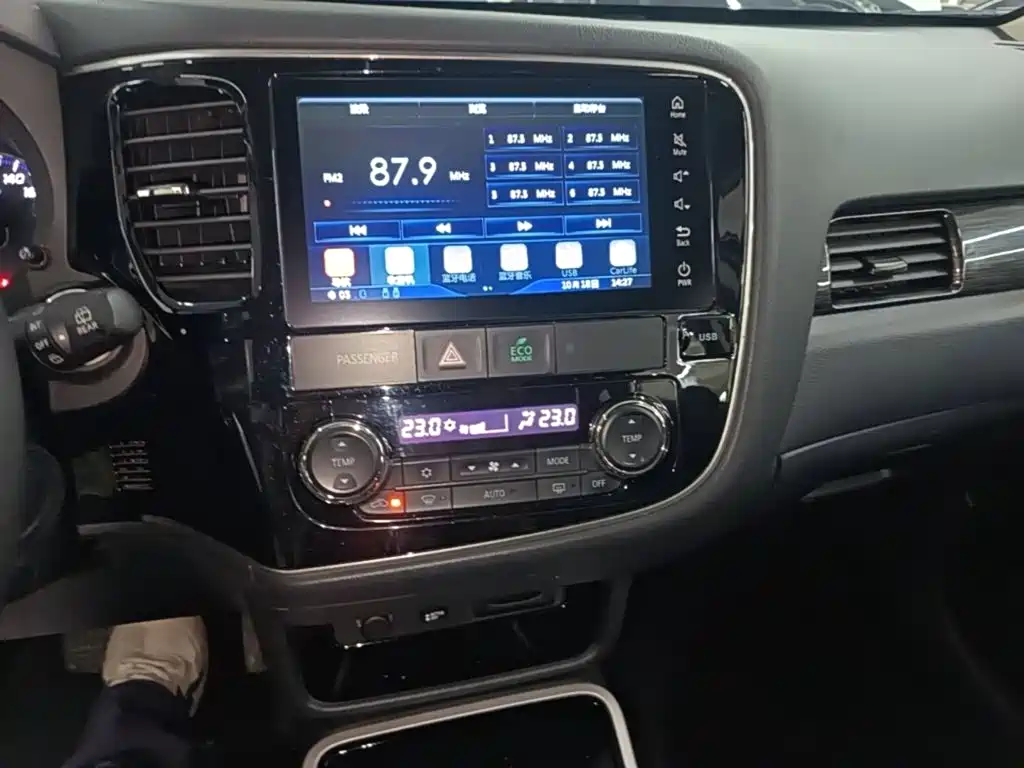 Mitsubishi Outlander — миниатюра 13