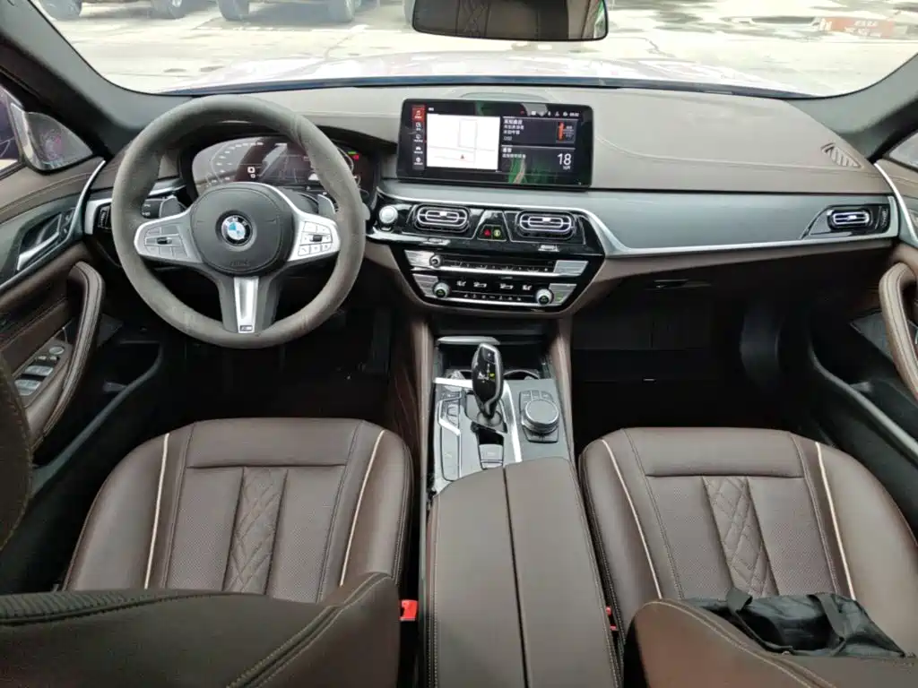 BMW 5 Series — миниатюра 10