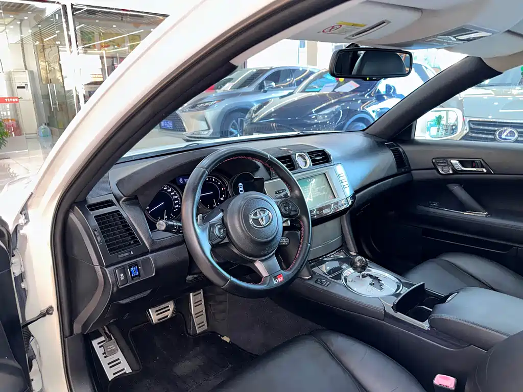 Toyota Reiz — миниатюра 8