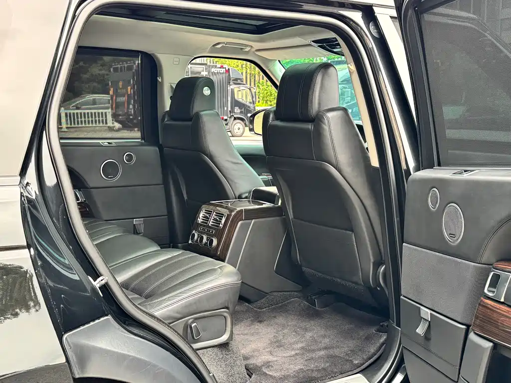 Land Rover Range Rover — миниатюра 9