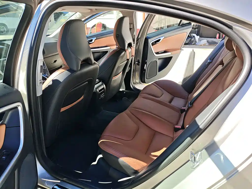 Volvo S60 — миниатюра 11