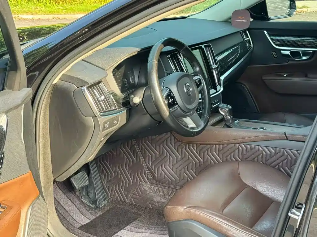 Volvo S90 — миниатюра 6