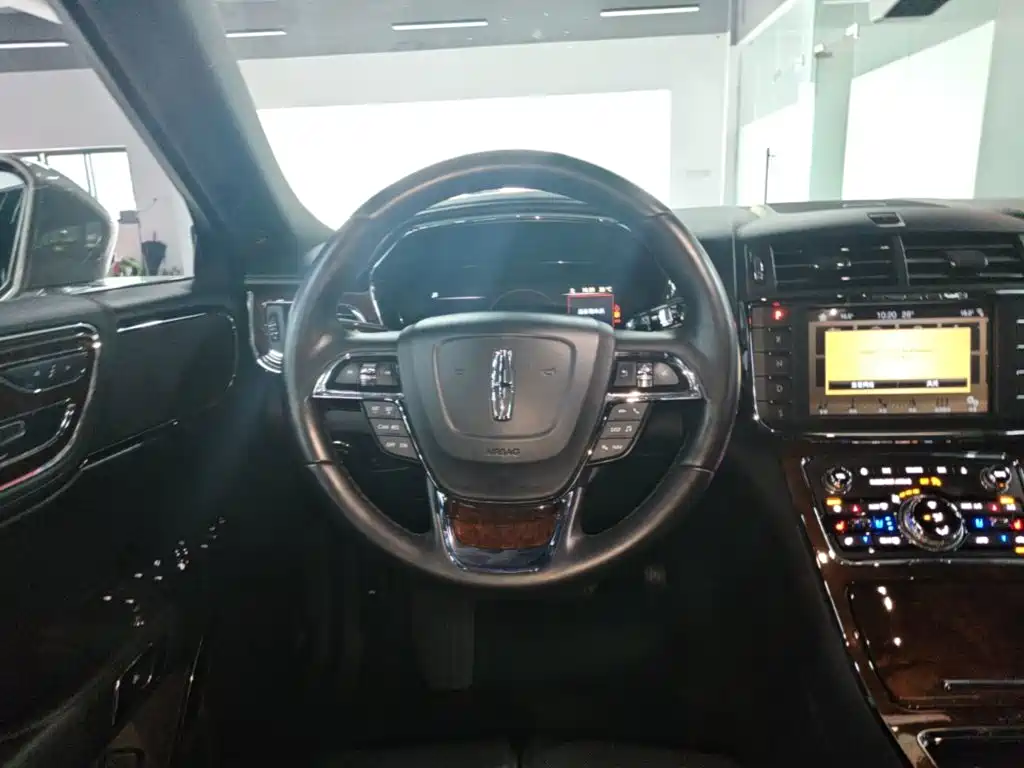 Lincoln Continental — миниатюра 11