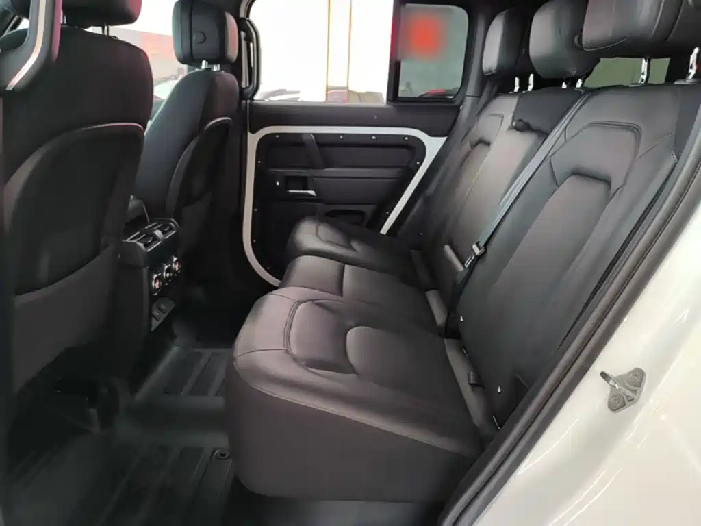 Land Rover Defender — миниатюра 17