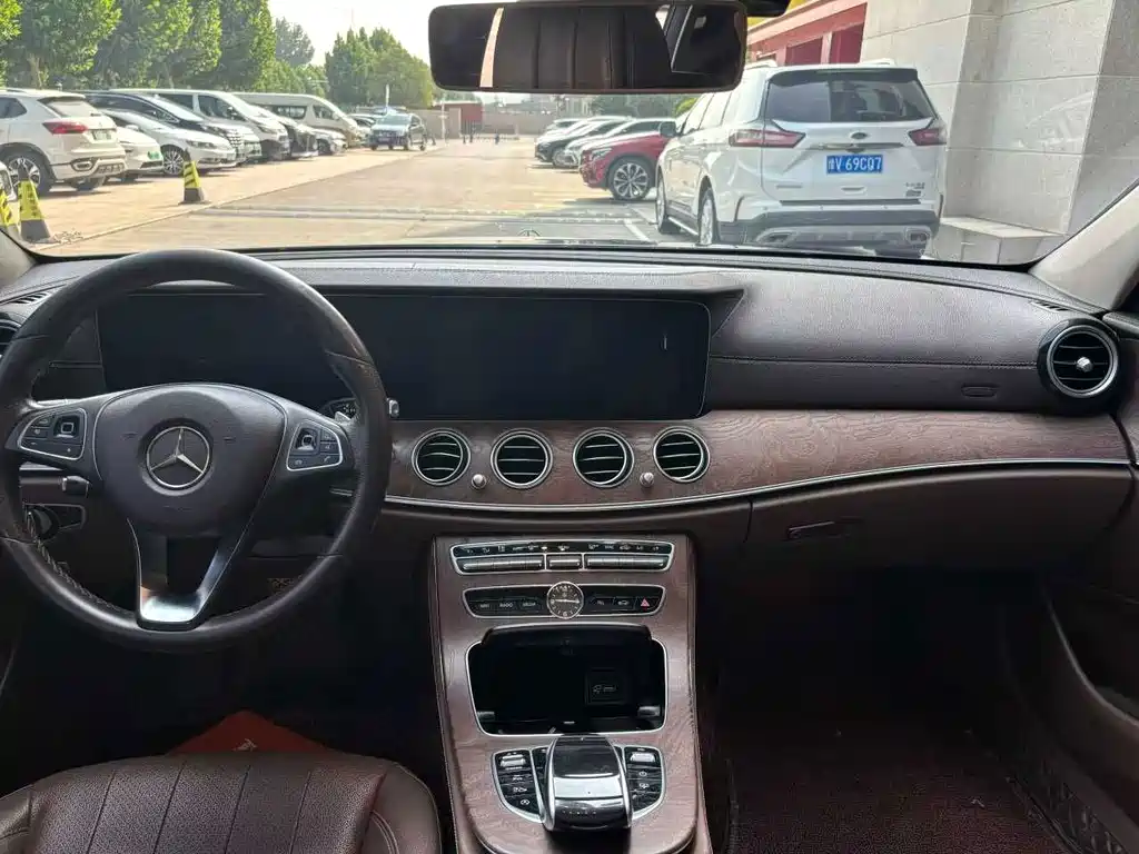 Mercedes-Benz E-Class — миниатюра 4