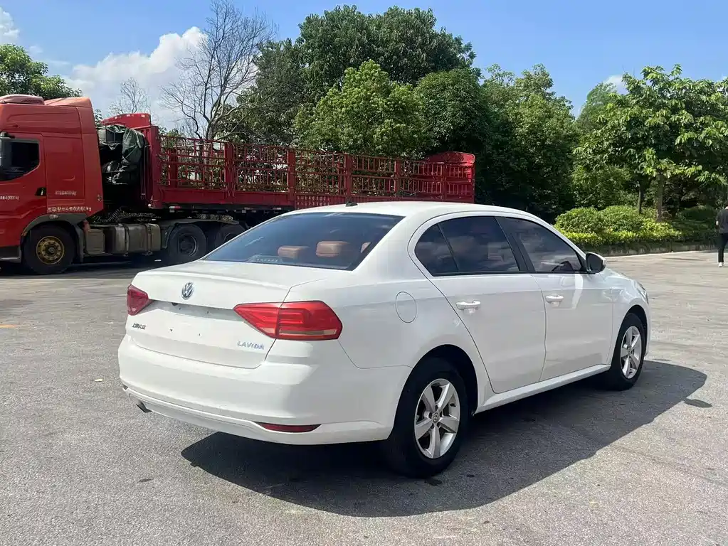 Volkswagen Lavida — миниатюра 7