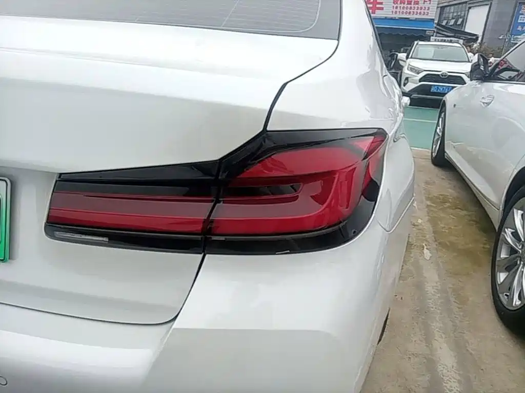 BMW 5 Series New Energy — миниатюра 8