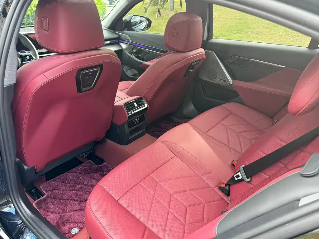 BMW 5 Series — миниатюра 5