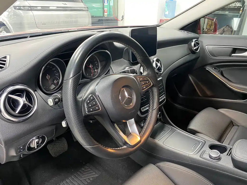 Mercedes-Benz GLA 2017 GLA 220 4MATIC Fashion