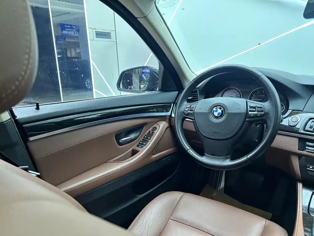 BMW 5 Series — миниатюра 16