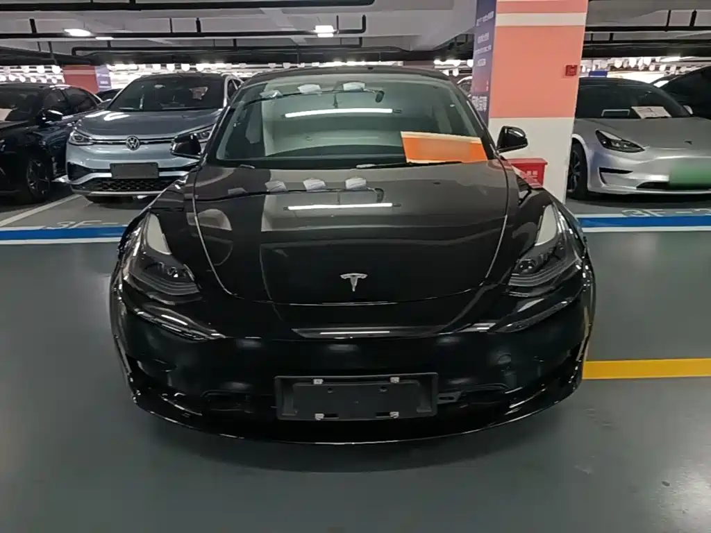 Tesla Model 3 — миниатюра 3