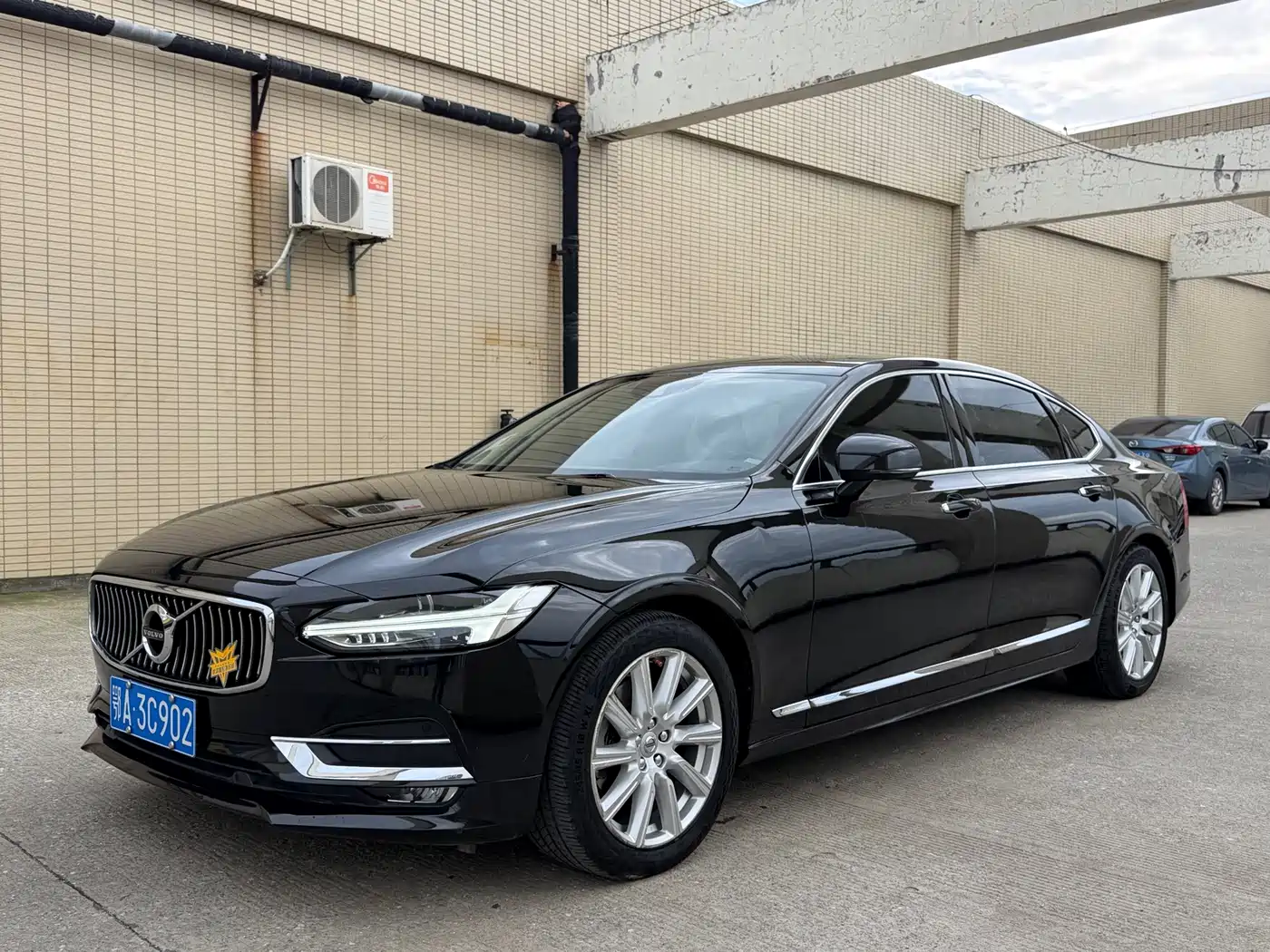 Volvo S90