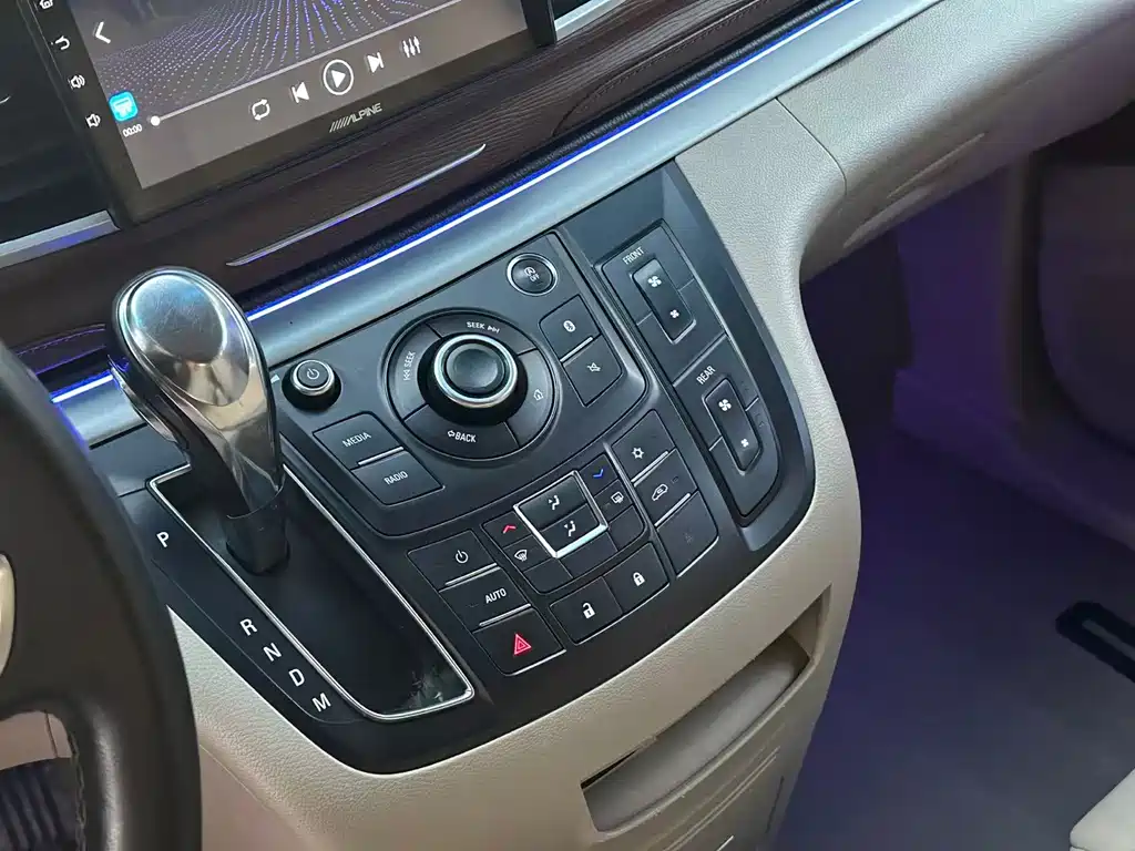 Buick GL8 — миниатюра 9