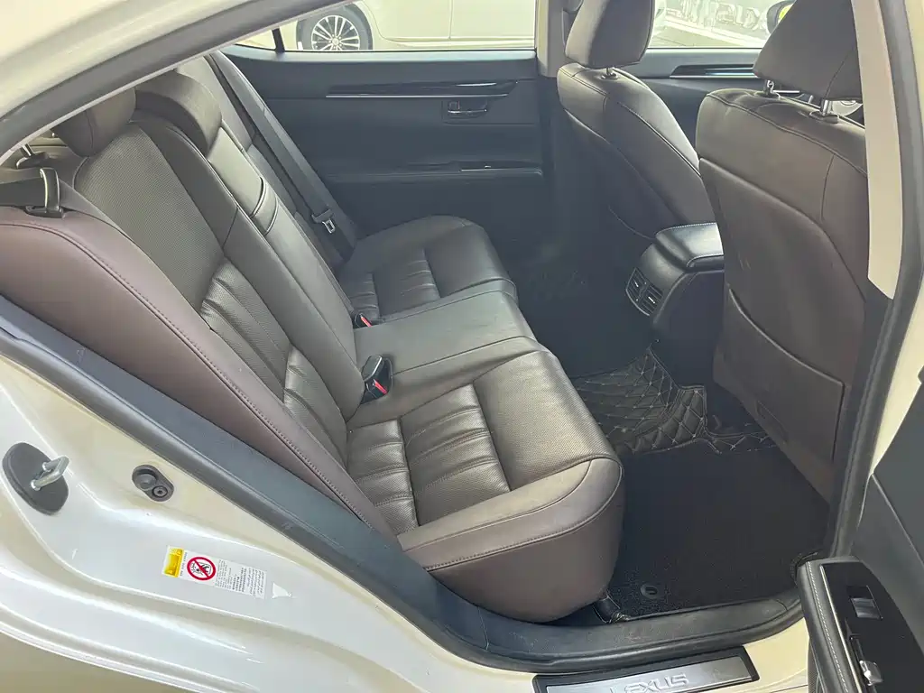 Lexus ES — миниатюра 11