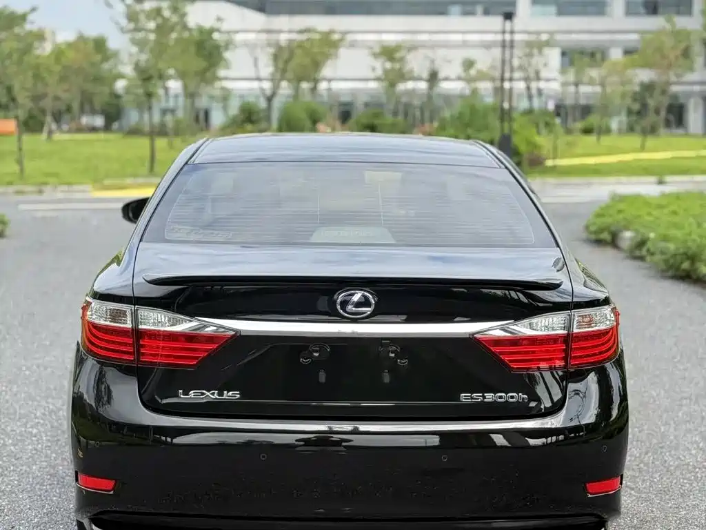 Lexus ES — миниатюра 5