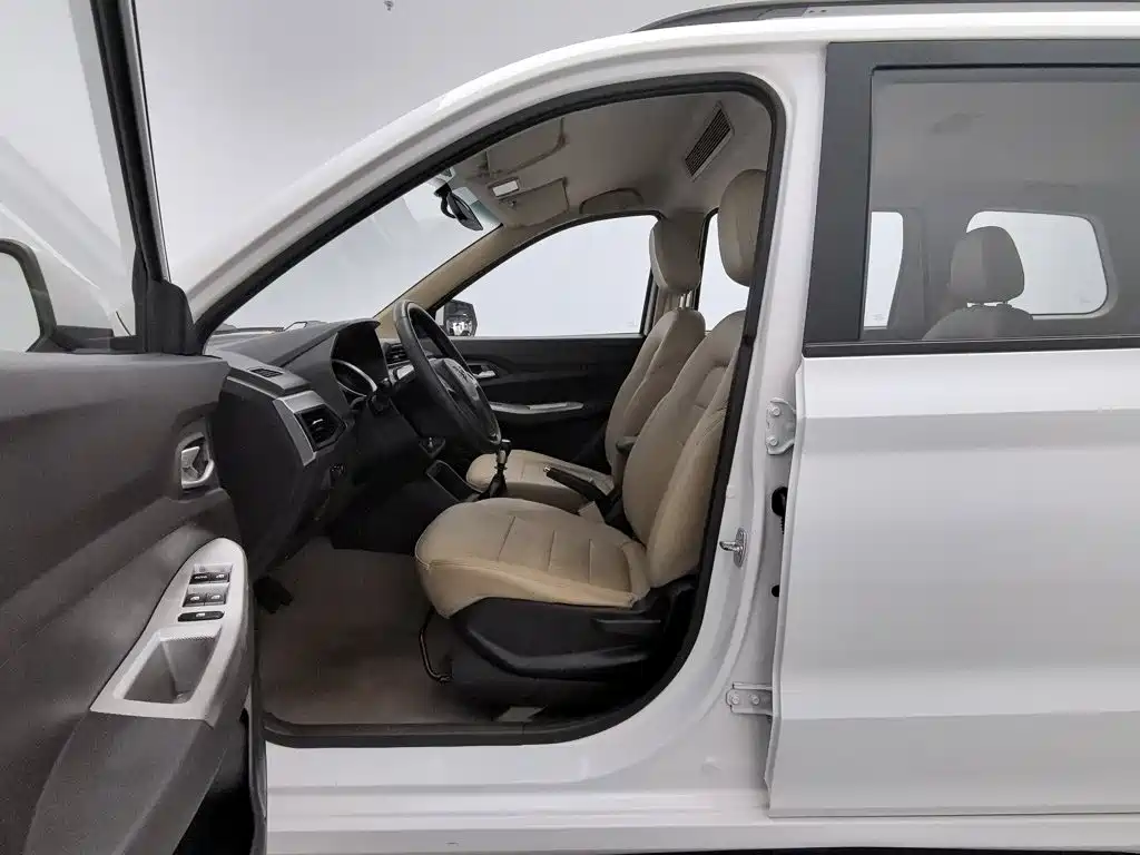 Wuling Hongguang — миниатюра 10