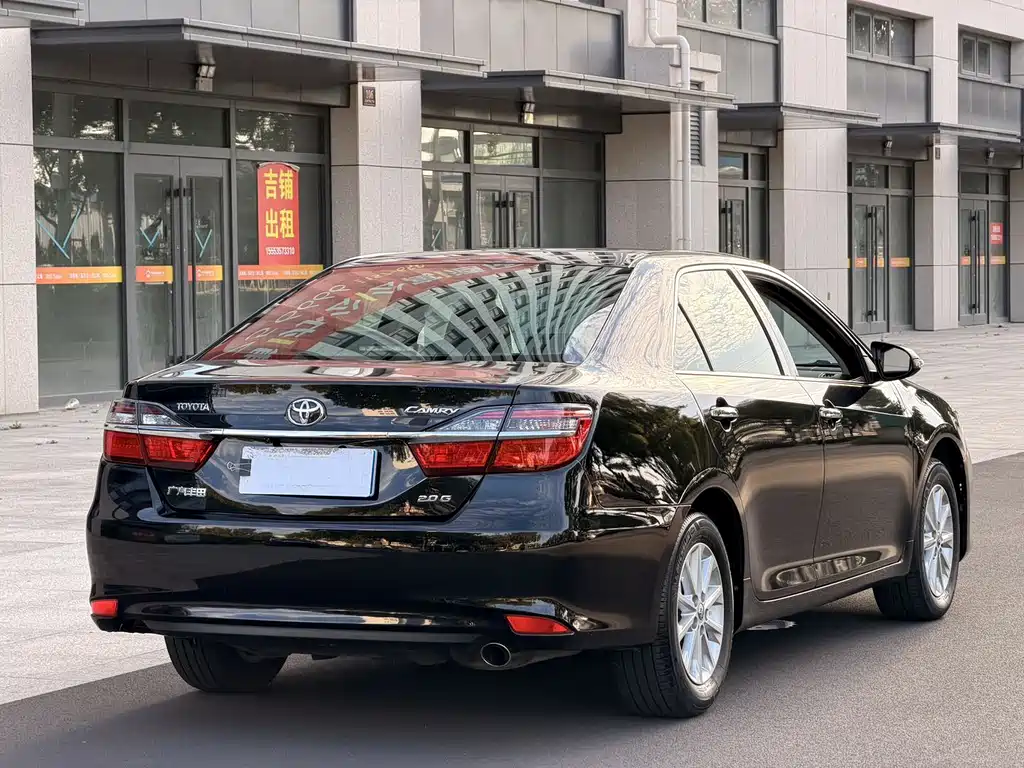 Toyota Camry — миниатюра 6