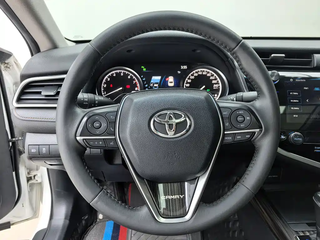 Toyota Camry — миниатюра 14