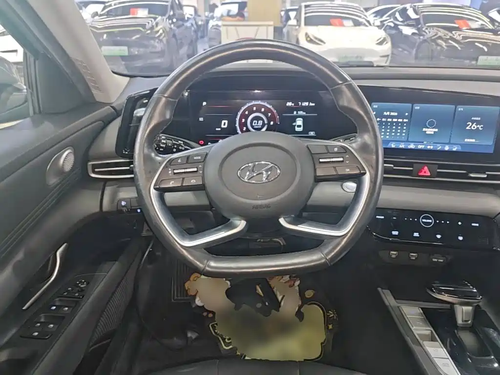 Hyundai Elantra — миниатюра 11