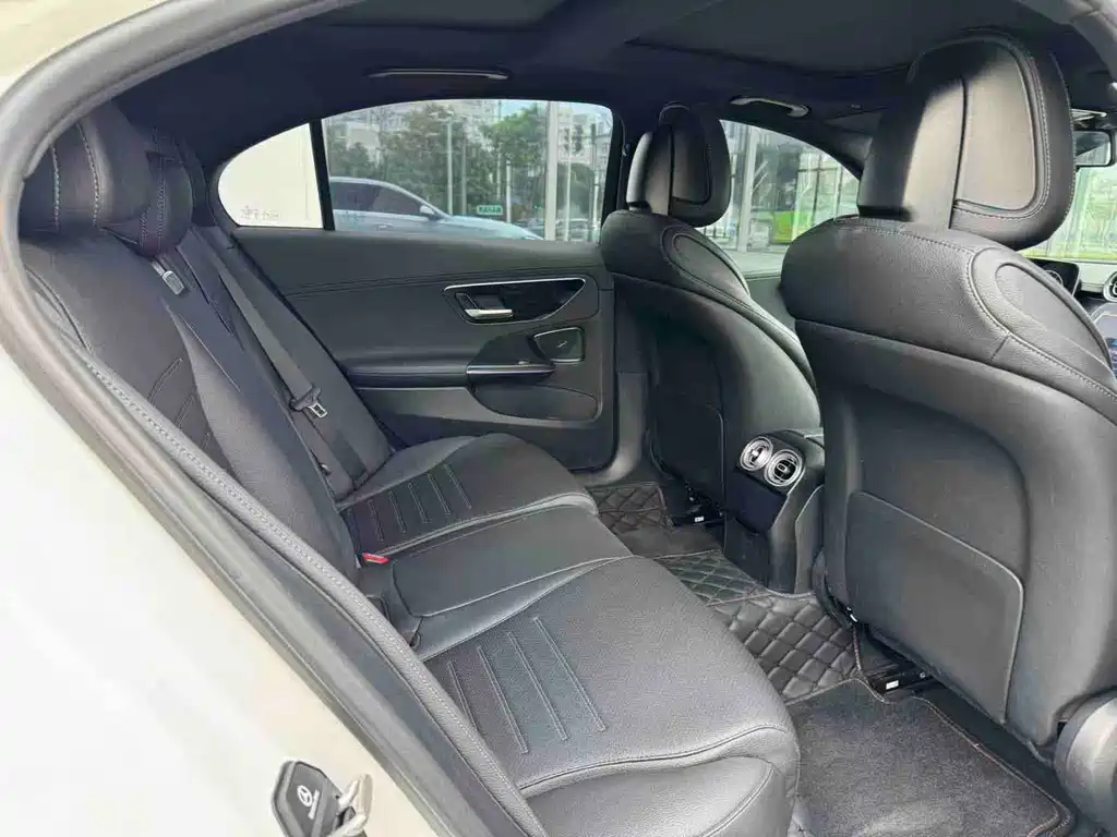 Mercedes-Benz C-Class — миниатюра 10