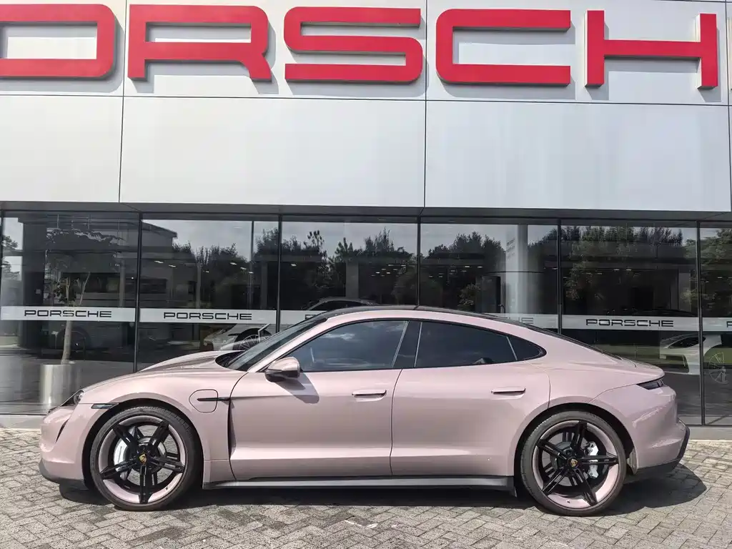 Porsche Taycan — миниатюра 3