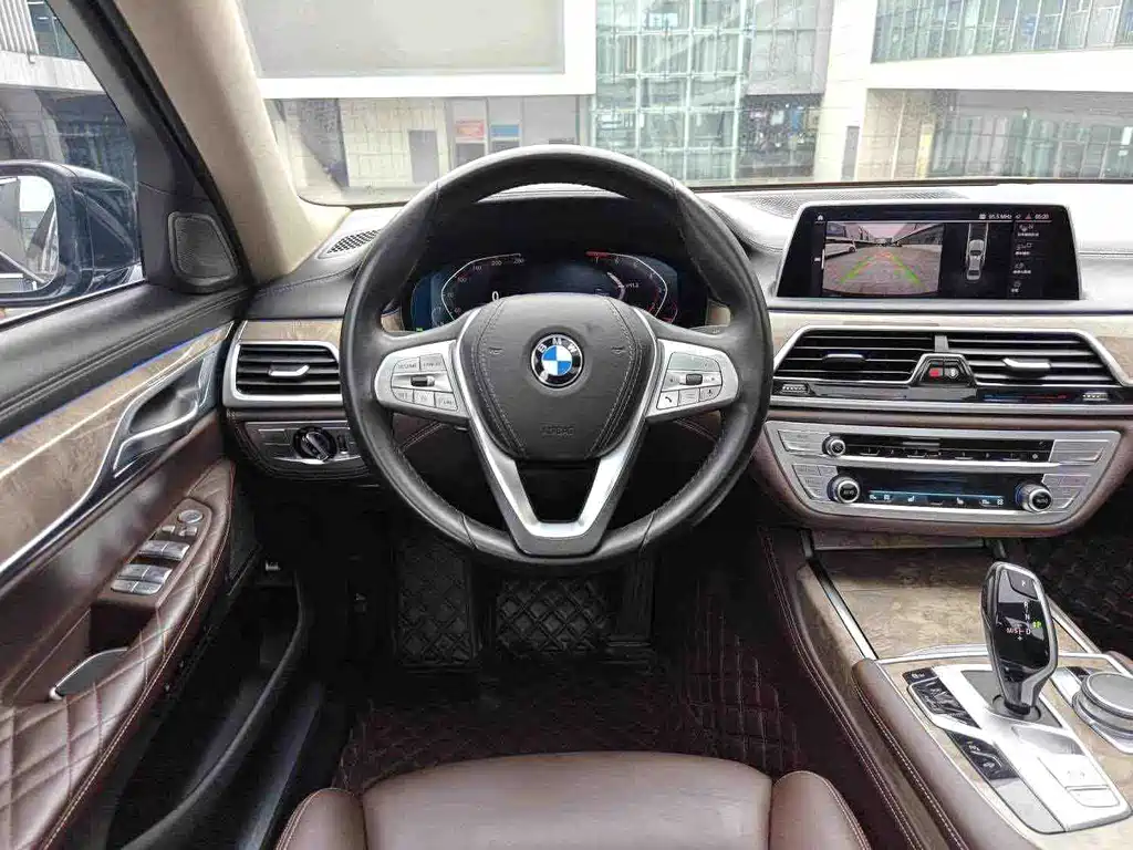 BMW 7 Series — миниатюра 5