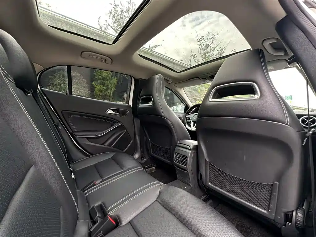 Mercedes-Benz GLA 2015 GLA 200 Fashion