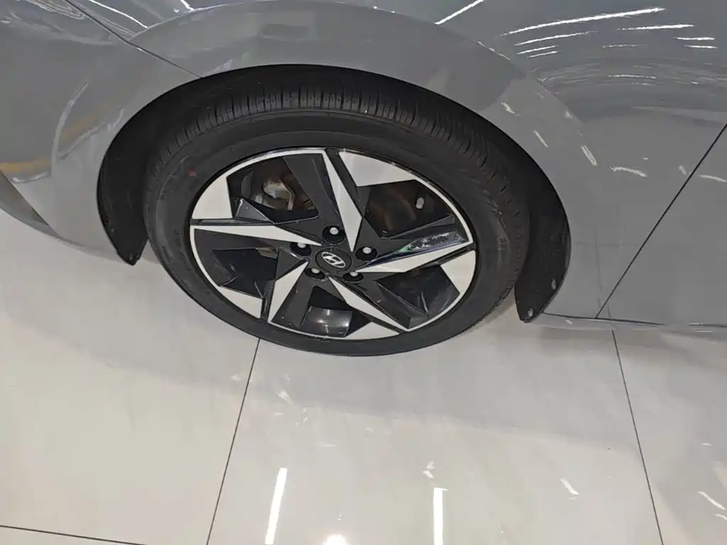 Hyundai Elantra — миниатюра 23