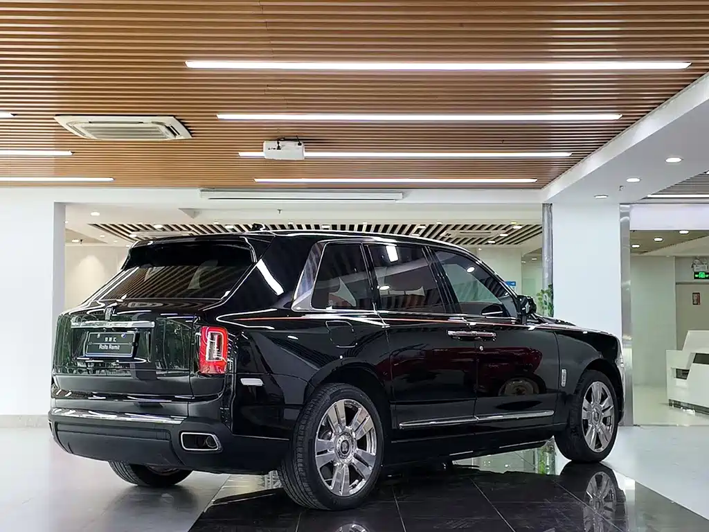 Rolls-Royce Cullinan 2024 мест