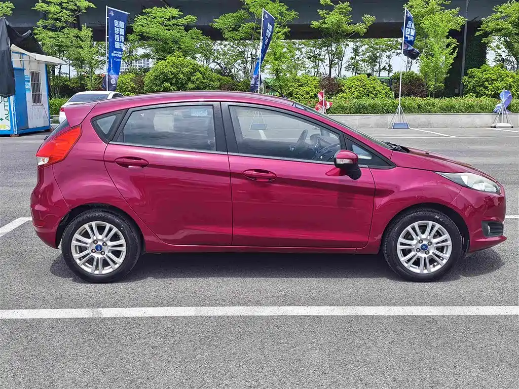 Ford Fiesta 2013 1.5L AT Fashion