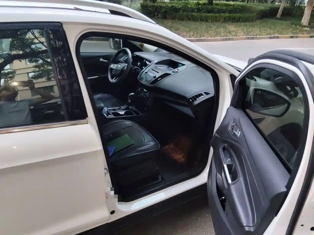 Ford Kuga — миниатюра 17