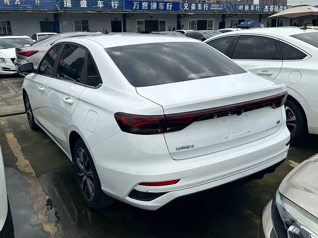 Geely Emgrand — миниатюра 10