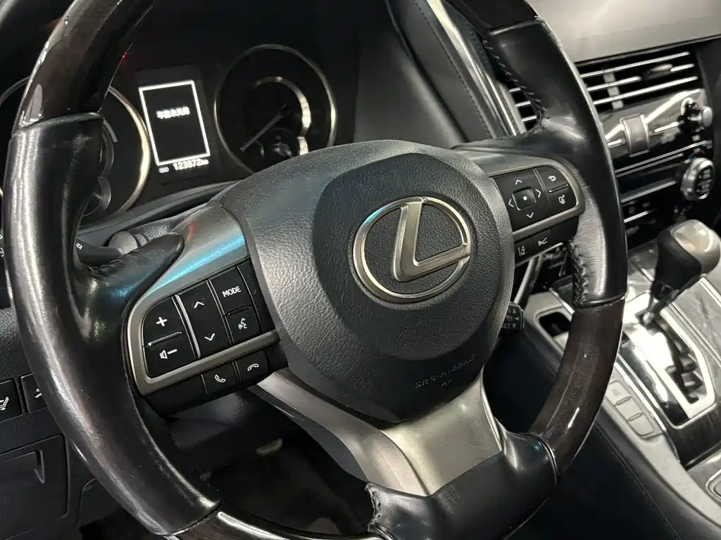Lexus LM — миниатюра 9