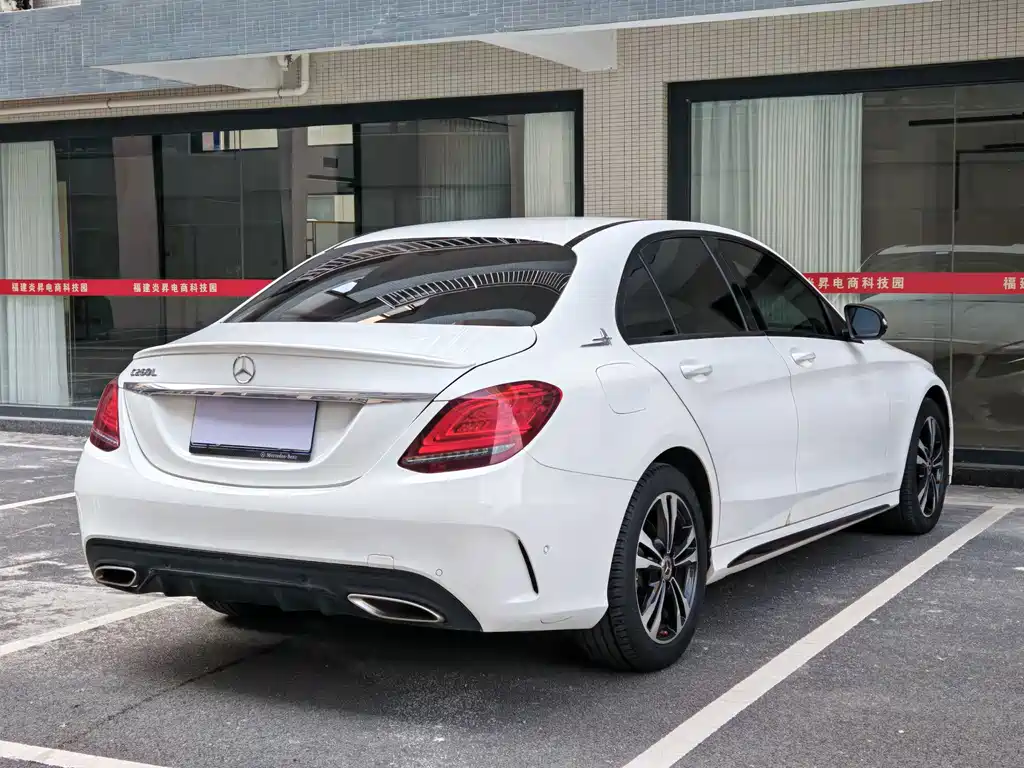 Mercedes-Benz C-Class — миниатюра 7