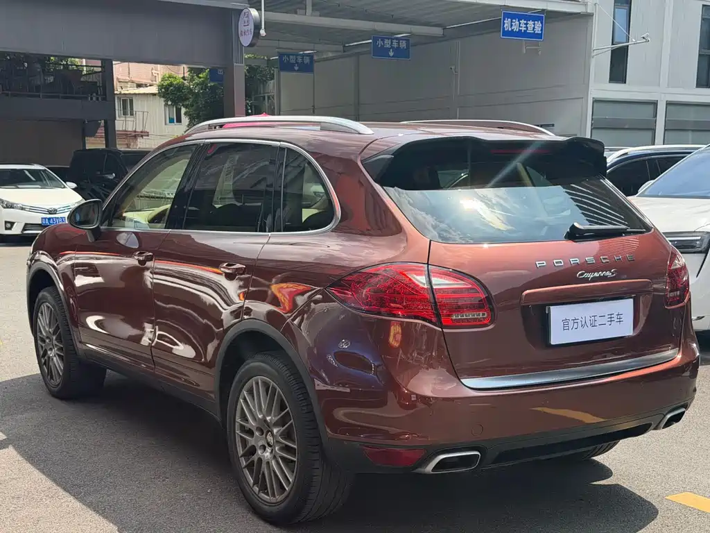 Porsche Cayenne — миниатюра 5