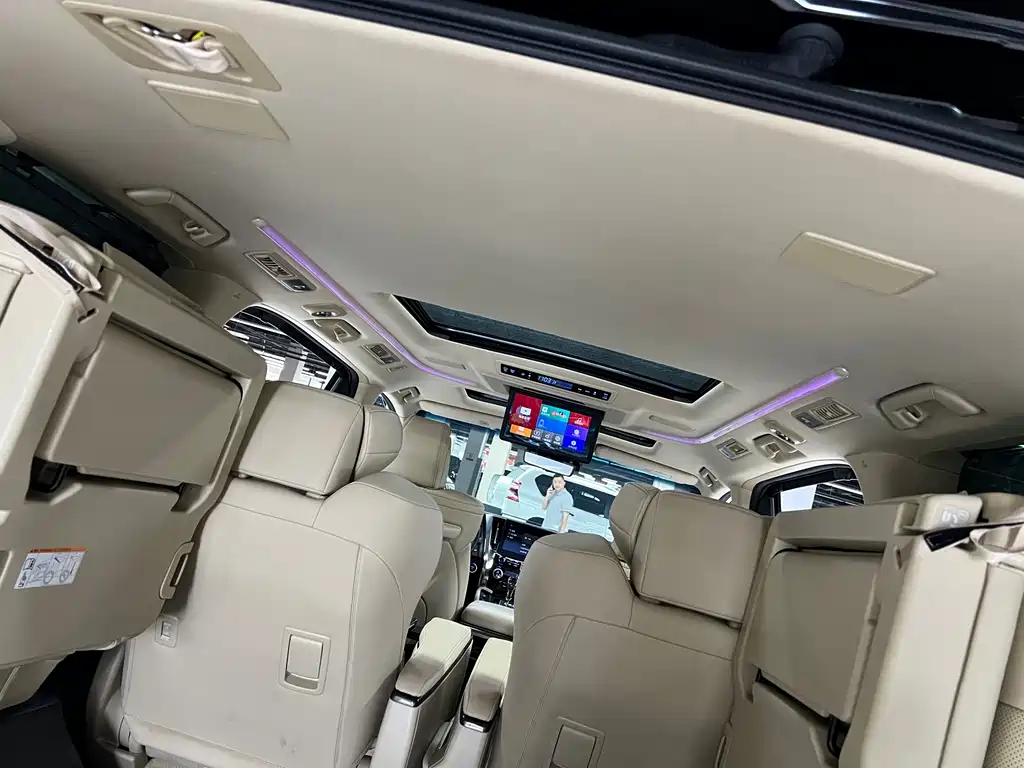Toyota Vellfire — миниатюра 9
