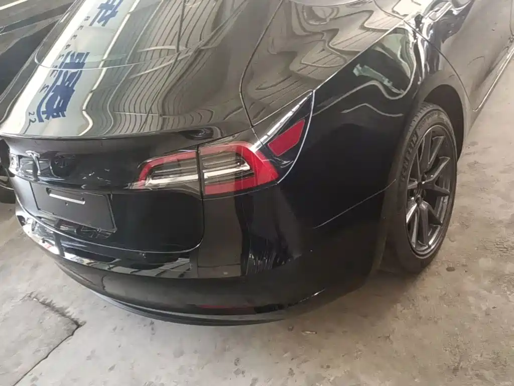 Tesla Model 3 — миниатюра 24