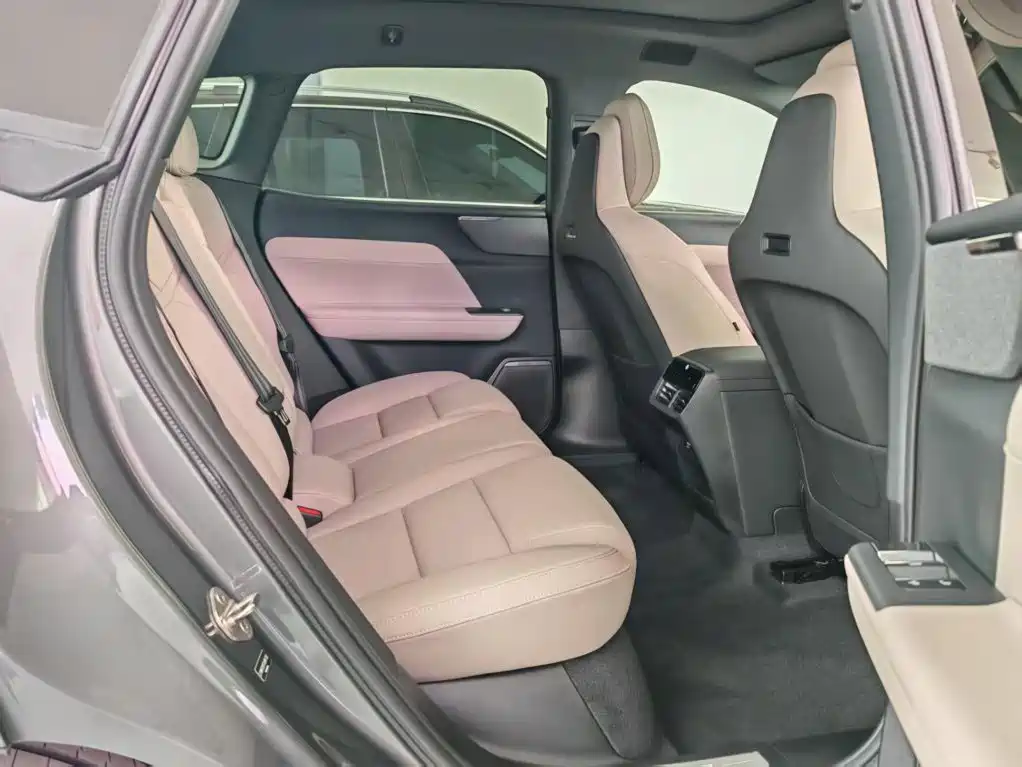 Volvo XC70 PHEV — миниатюра 29
