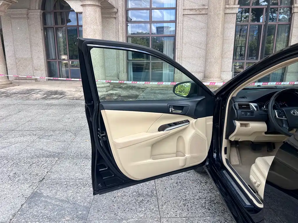 Toyota Camry — миниатюра 12