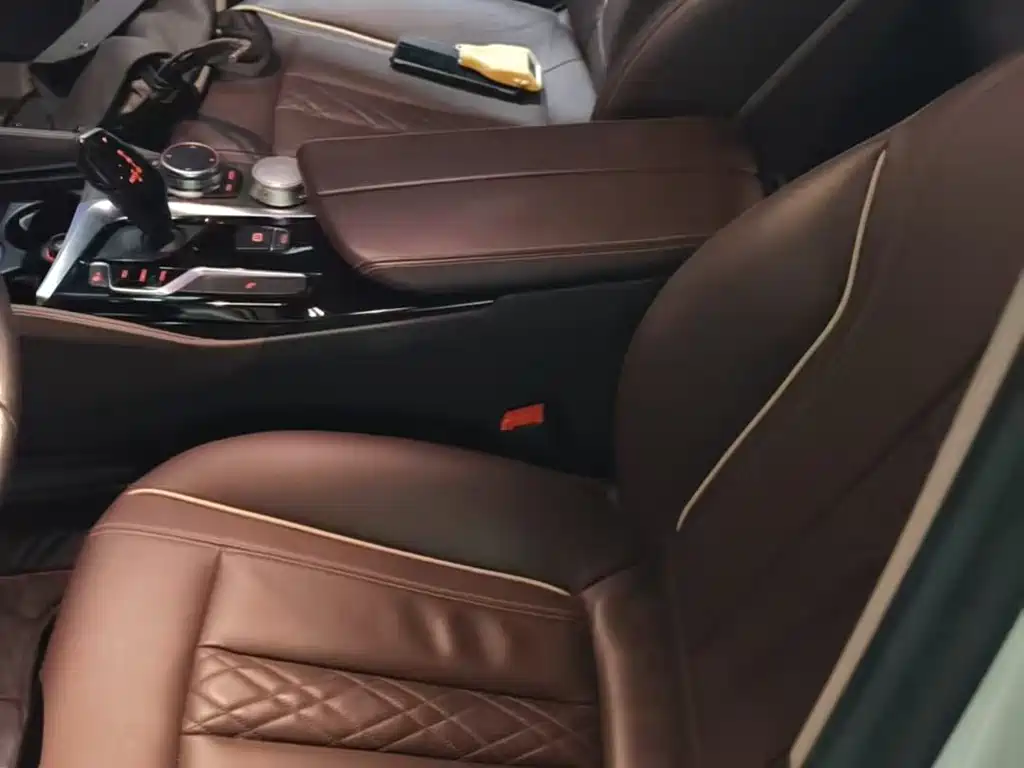 BMW 5 Series — миниатюра 7