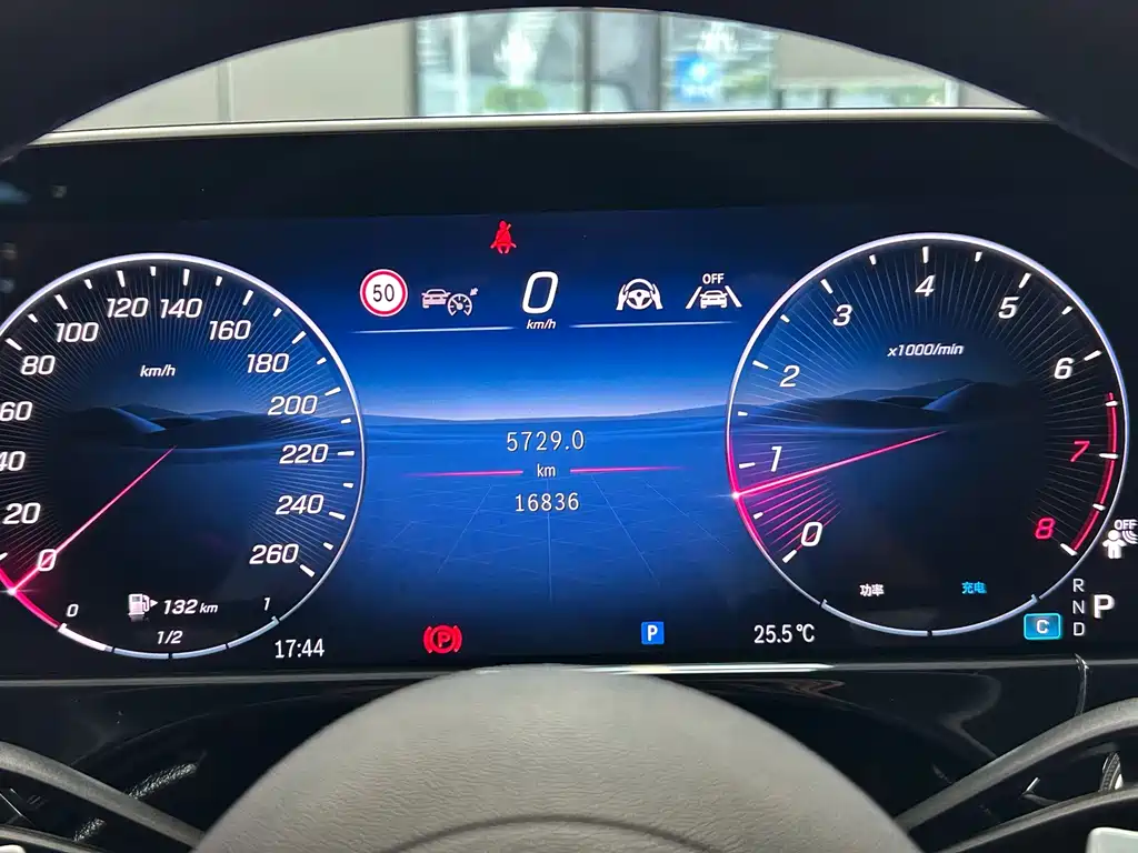 Mercedes-Benz E-Class — миниатюра 18