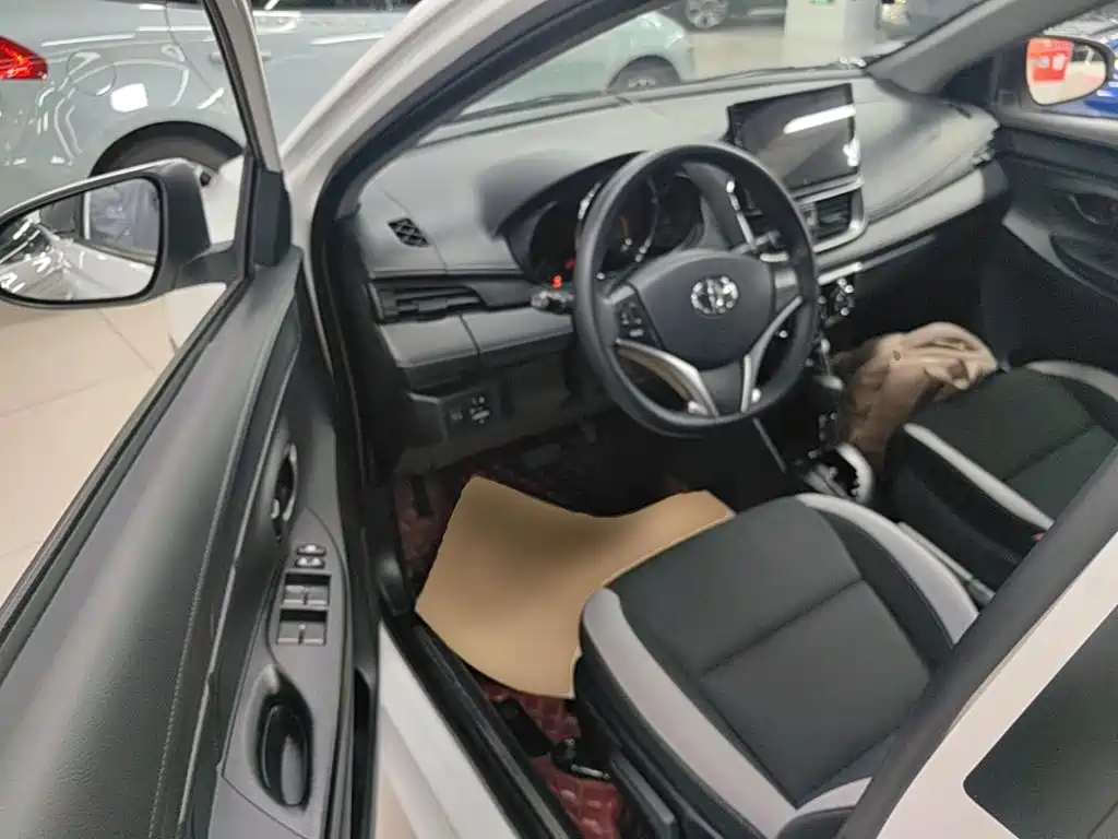 Toyota Yaris L — миниатюра 16