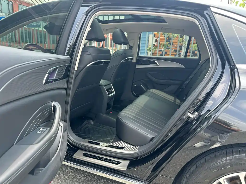 Hongqi Hongqi H5 — миниатюра 6