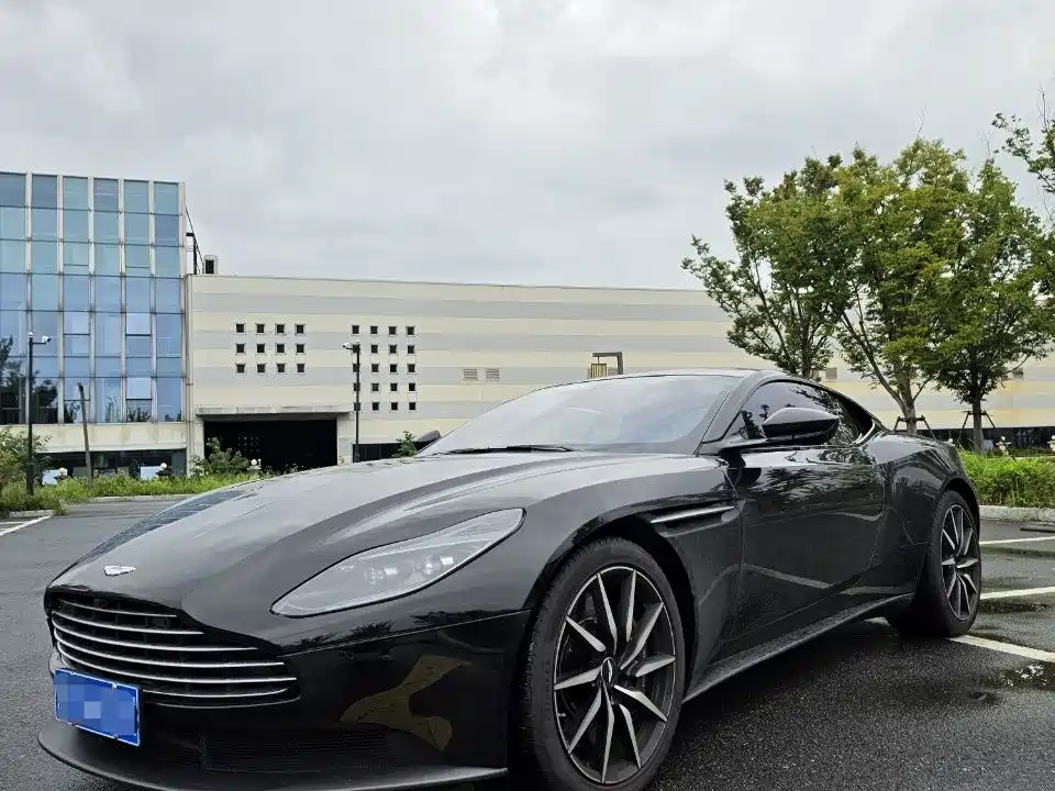 Aston Martin DB11 — миниатюра 3