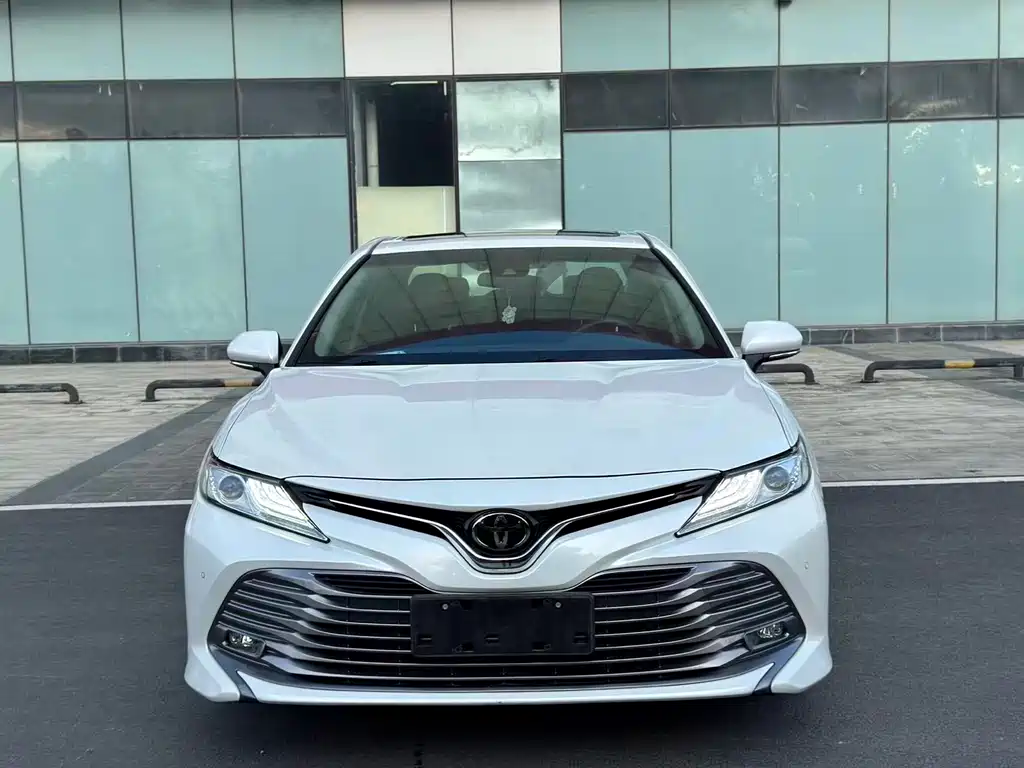 Toyota Camry — миниатюра 2