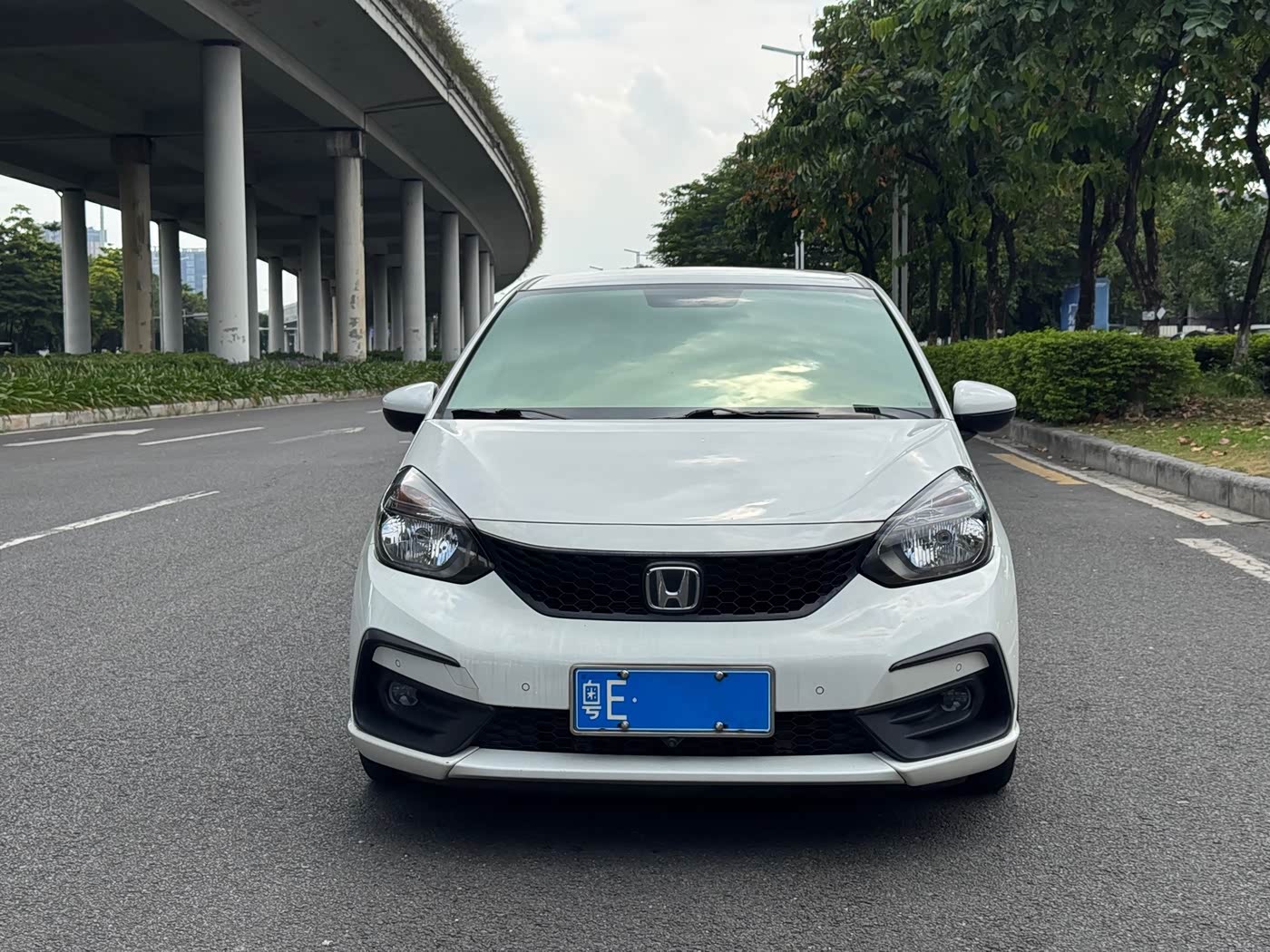 Honda Fit 1.5 л 2022 г. Белый, пробег 28000 км