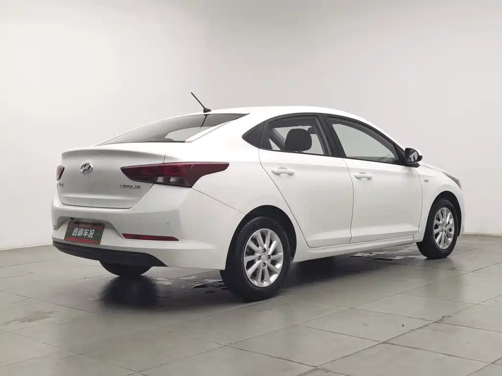Hyundai Verna — миниатюра 2