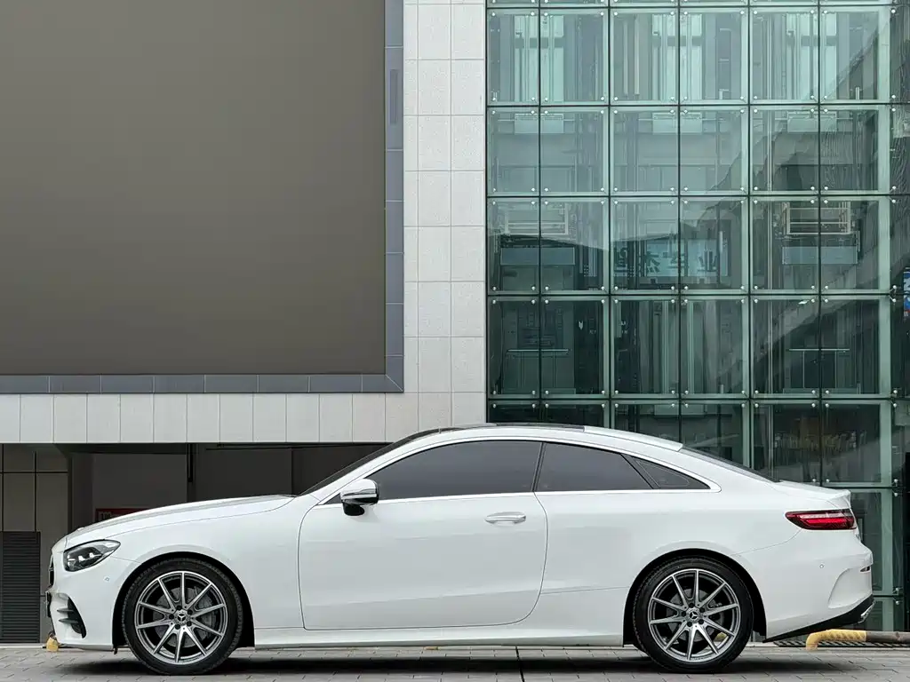 Mercedes-Benz E-Class (Import) — миниатюра 9