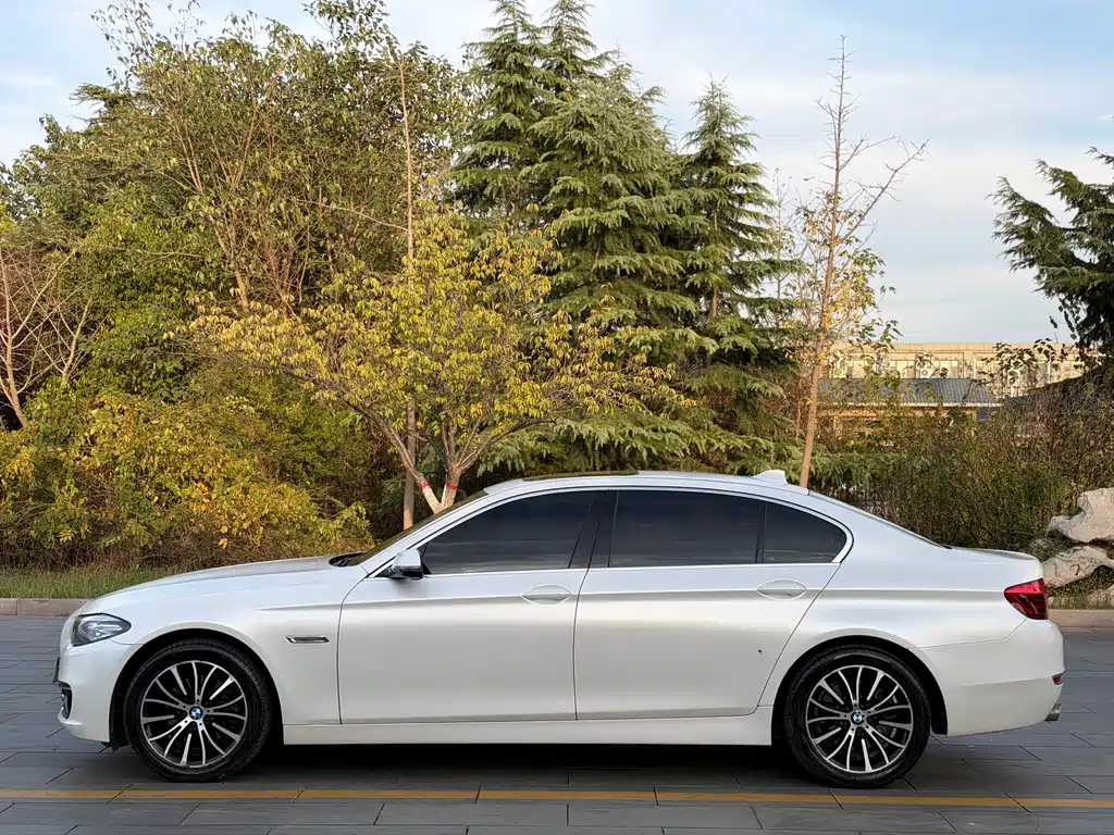 BMW 5 Series — миниатюра 4